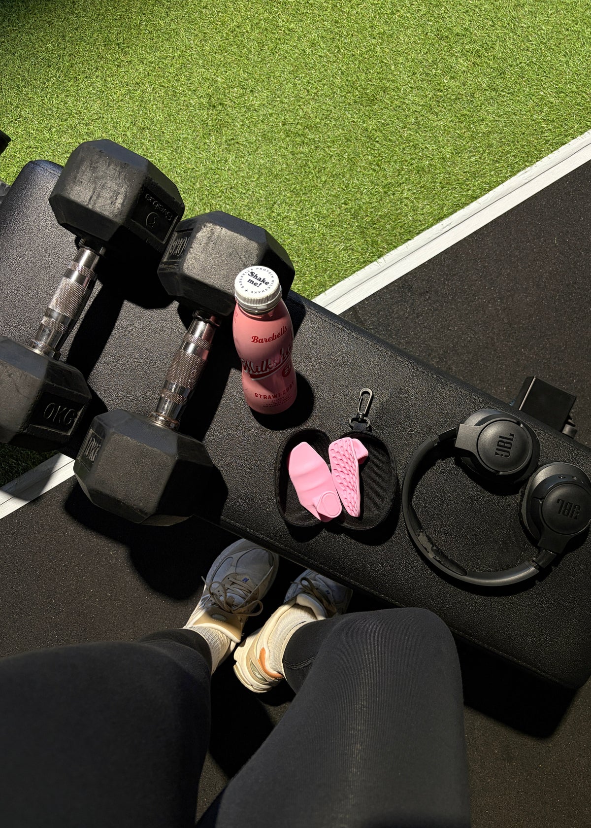 Grip de main rose avec étui de rangement — ORA by CR