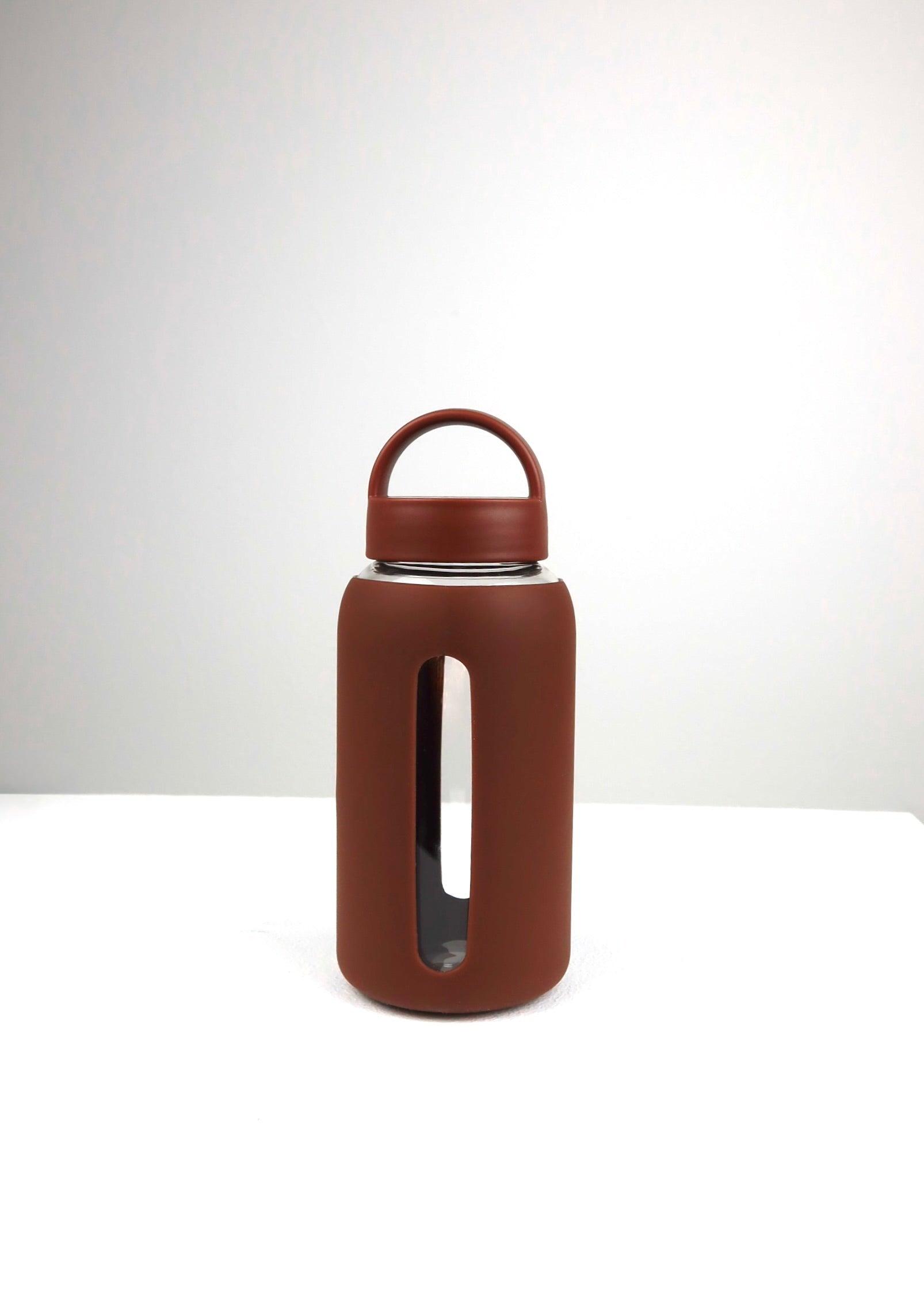 Bouteille en verre et silicone 600 ml, coloris brun — ORA by CR