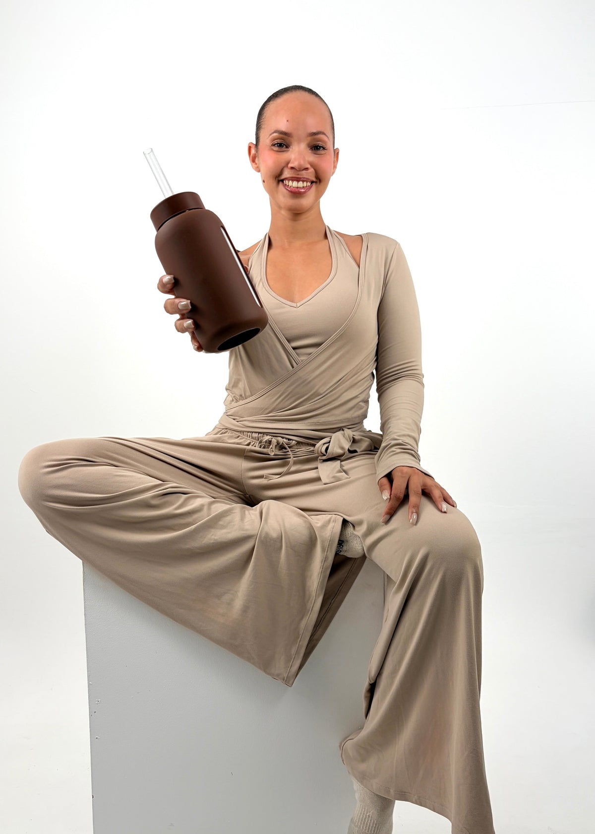Gourde de sport 600 ml chocolat, bouchons interchangeables — ORA by CR